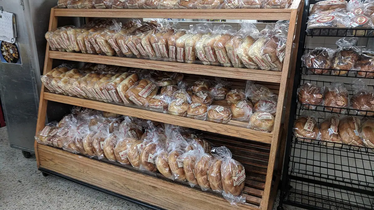 F. F Tees Bakery – bakery in Northampton town centre
